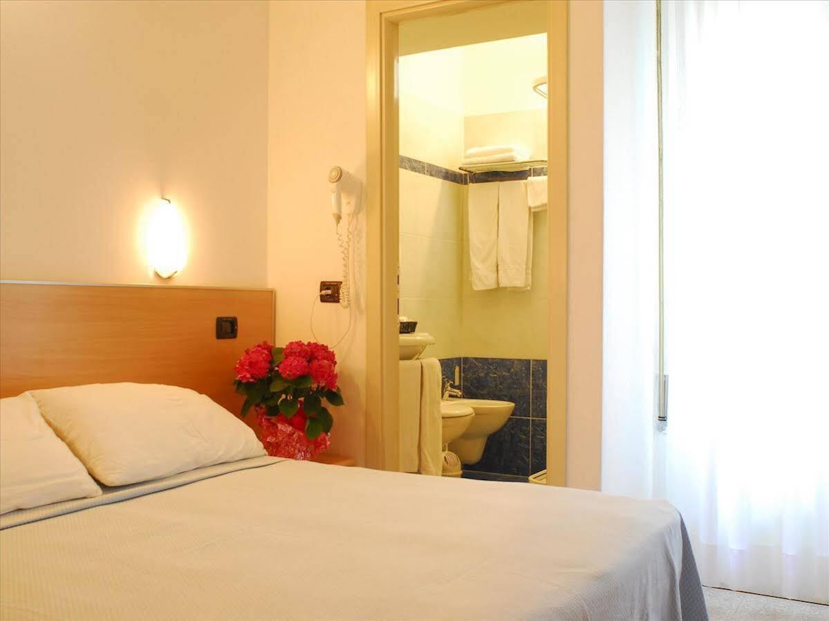 Hotel Veliero Rimini Exterior foto