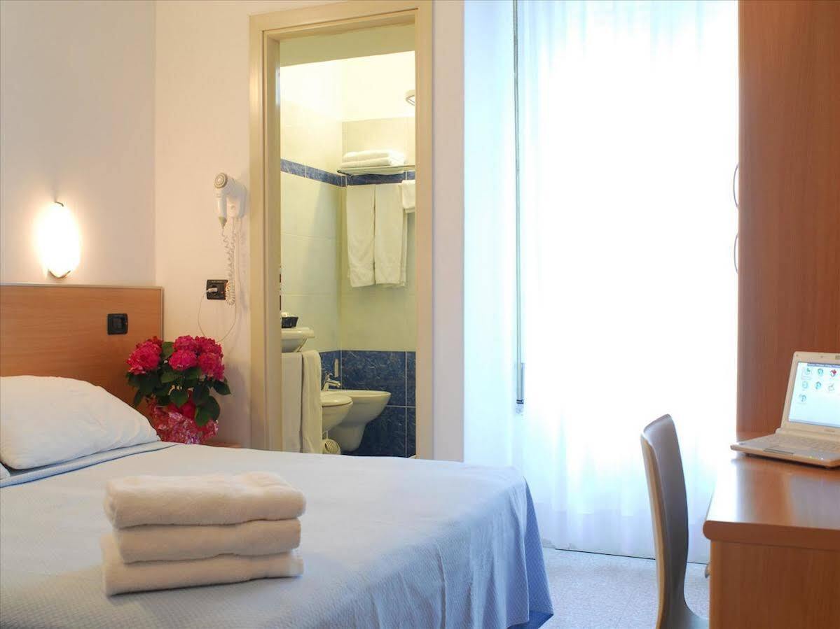 Hotel Veliero Rimini Exterior foto